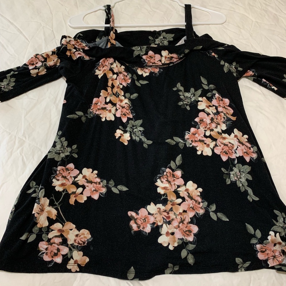 Cute Peek a Boo Shoulder Size Large